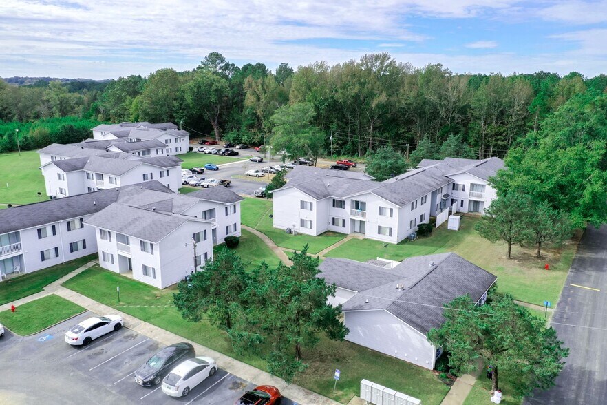 910 Kings Creek Rd, New Albany, MS 38652