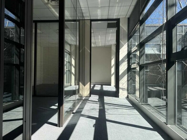 Office in Saint-Priest for lease - Interior Photo - Image 2 of 111