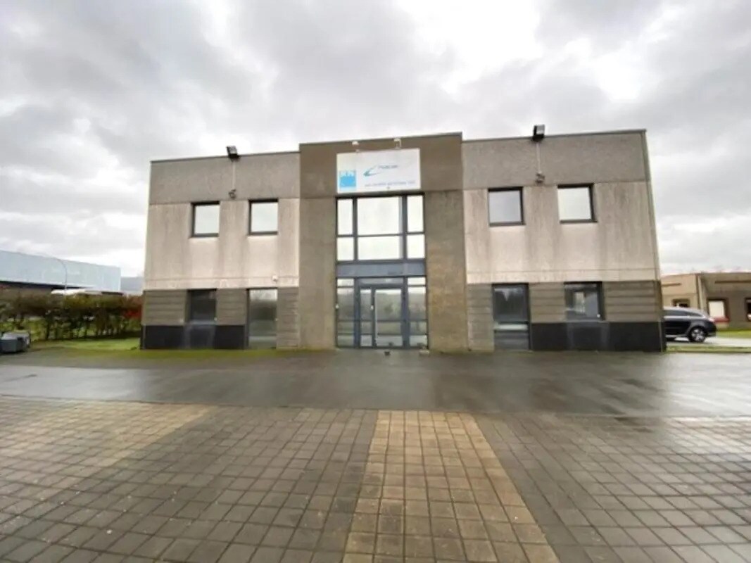 Office in SAINGHIN-EN-MÉLANTOIS for lease Building Photo- Image 1 of 8