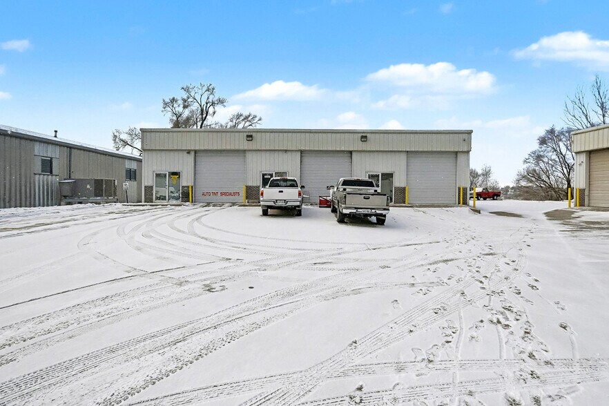 3151-3155 N 84th Cir, Omaha, NE for sale - Building Photo - Image 2 of 7
