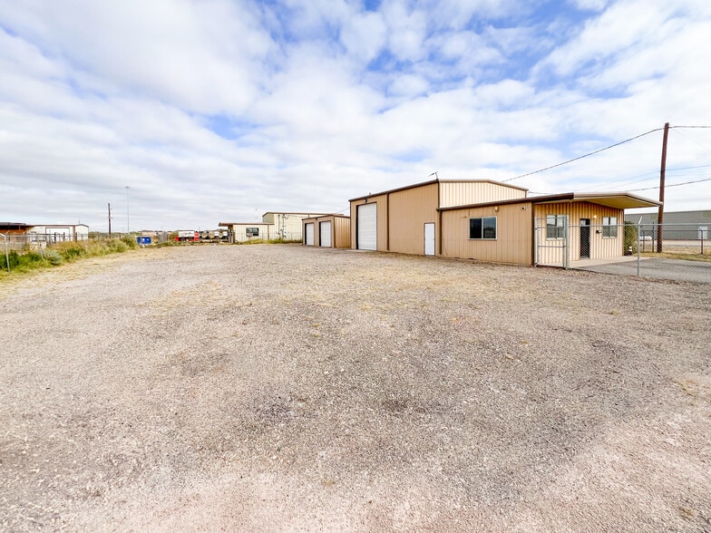 1304A Dayton Rd, Midland, TX for lease - Building Photo - Image 1 of 45