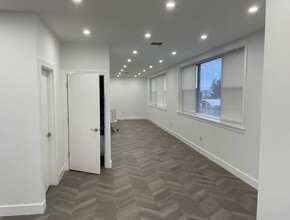 4232 Industrial Pl, Island Park, NY for lease Interior Photo- Image 1 of 2