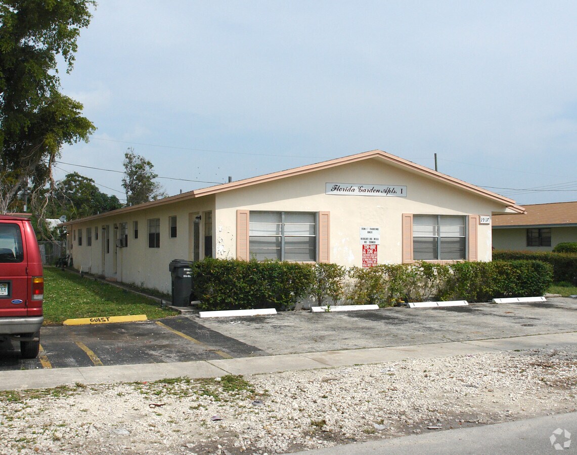 19171927 Grant St, Hollywood, FL 33020