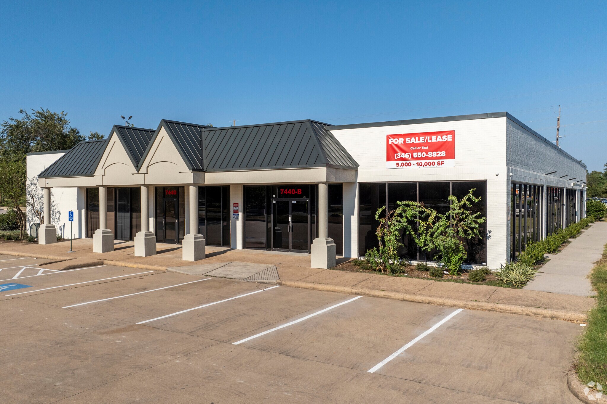 7440 Cypress Creek Pky, Houston, TX for lease Building Photo- Image 1 of 6