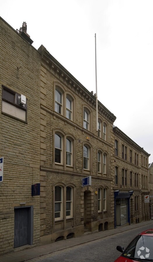 22 Bond St, Dewsbury, WYK WF13 1AU