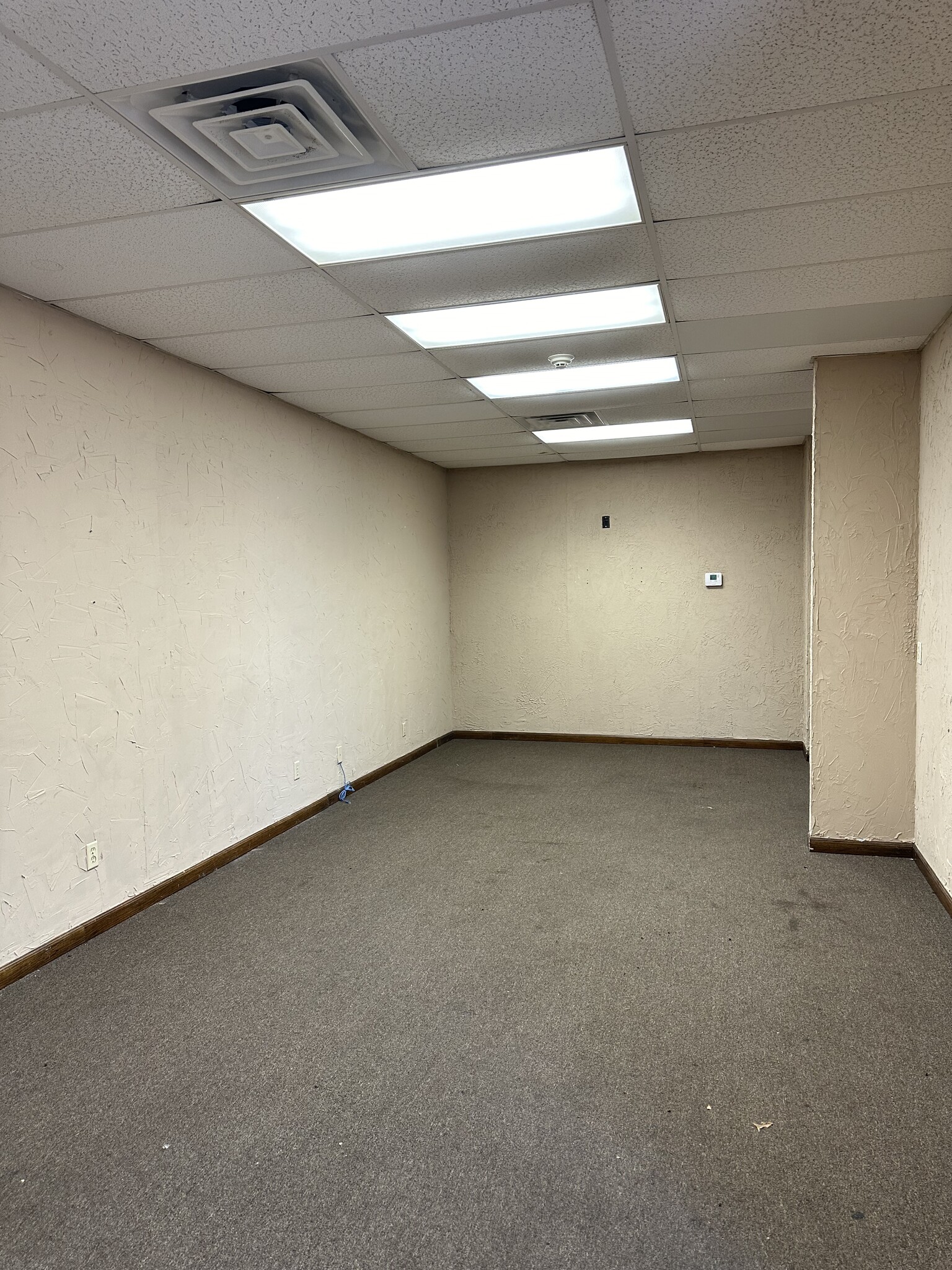 6047 Executive Center Dr, Memphis, TN for lease Building Photo- Image 1 of 2