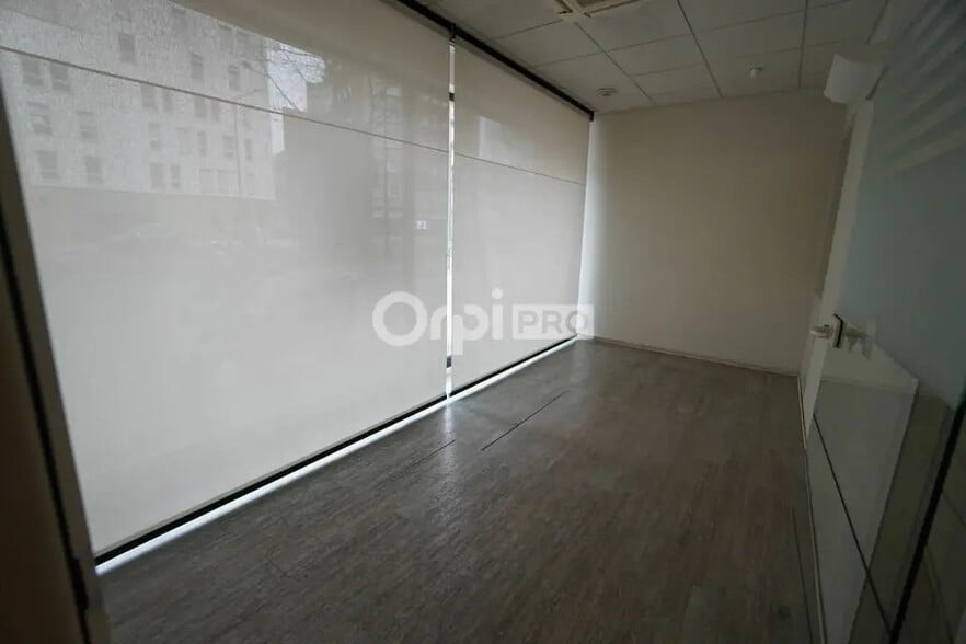 Retail in Dijon for lease - Interior Photo - Image 2 of 8