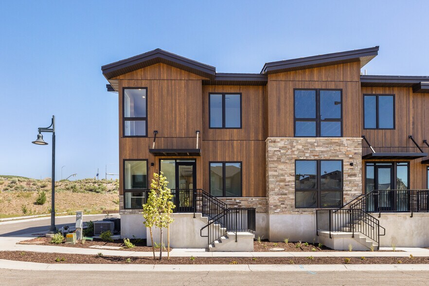1086 W Wasatch Spring Rd, Kamas, UT for sale - Building Photo - Image 2 of 8
