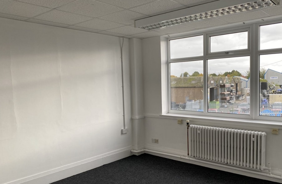 14 Stephenson Rd, Carlisle for lease - Interior Photo - Image 3 of 9