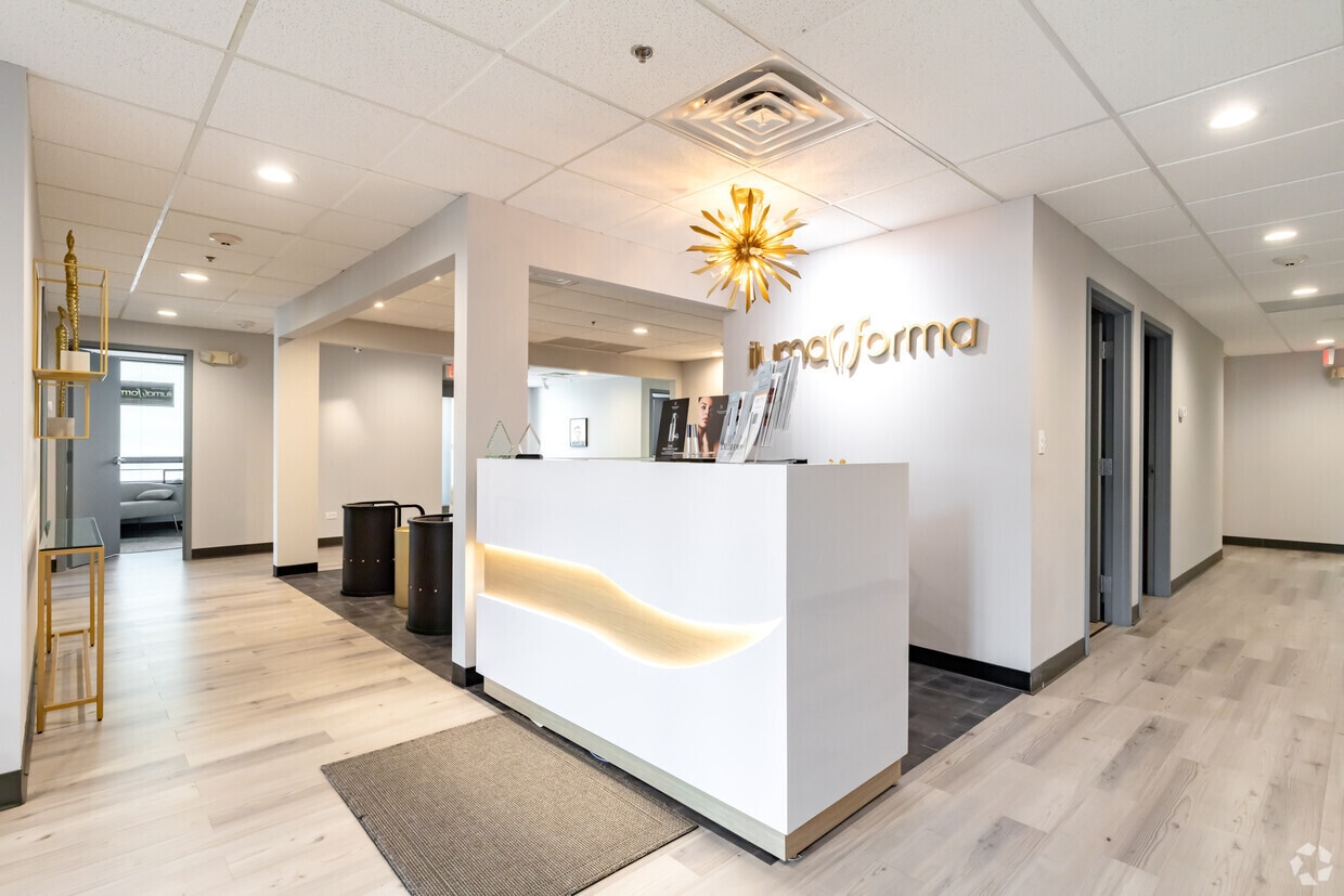 3030-3140 Finley Rd, Downers Grove, IL for lease Interior Photo- Image 1 of 3