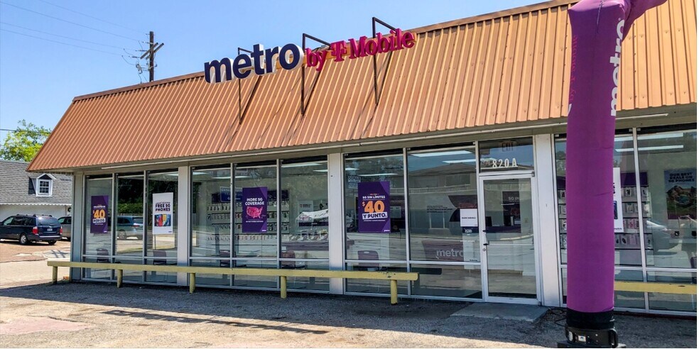 820 N Frazier St, Conroe, TX for sale - Building Photo - Image 1 of 1