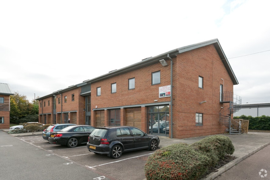 The Courtyard, Tewkesbury for sale - Primary Photo - Image 1 of 1