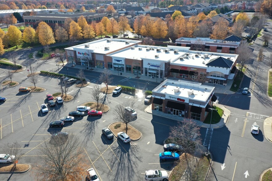 1916-1930 Sardis Rd N, Charlotte, NC for lease - Building Photo - Image 2 of 24