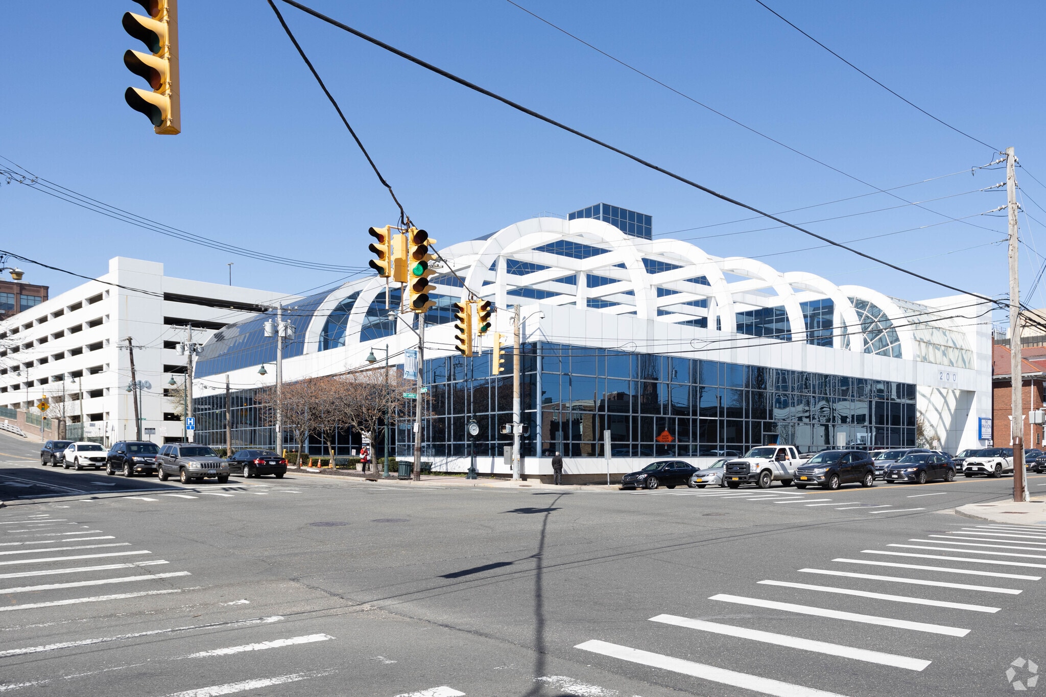 200 Old Country Rd, Mineola, NY 11501 The Pavilion