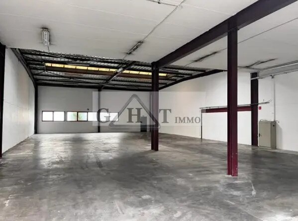 Industrial in Le Blanc-Mesnil for lease - Interior Photo - Image 2 of 4