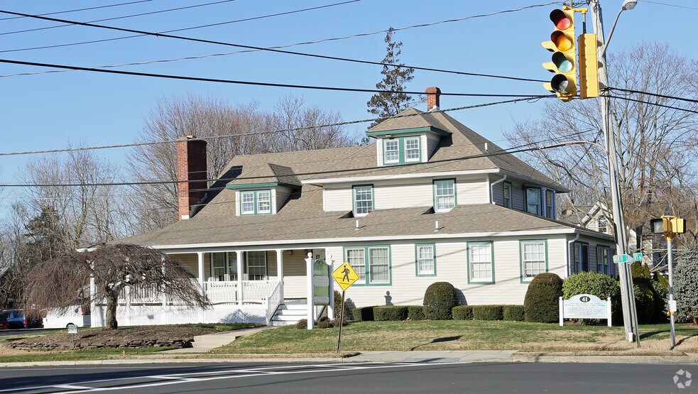 41 N Country Rd, Port Jefferson, NY for sale - Primary Photo - Image 1 of 1