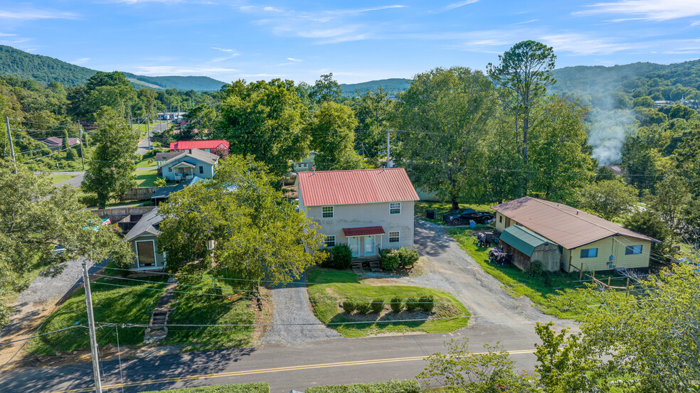 306 Lee St NE, Fort Payne, AL for sale - Primary Photo - Image 1 of 2