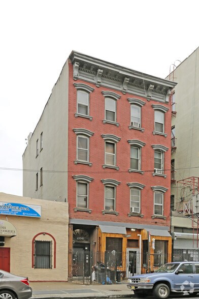 206 Bushwick Ave, Brooklyn, NY for sale - Primary Photo - Image 1 of 1