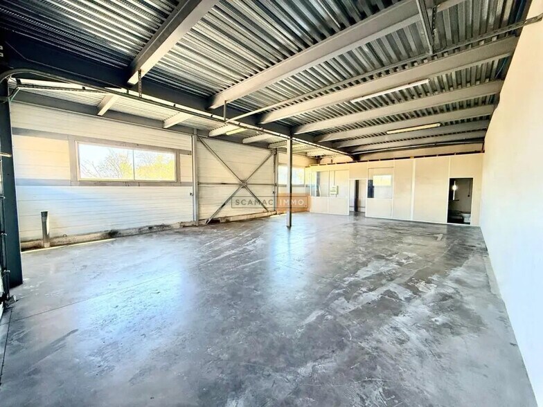 Industrial in Fréjus for lease - Interior Photo - Image 1 of 7