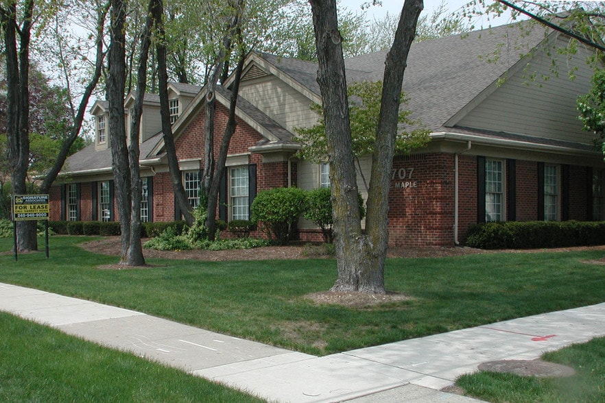 707 E Maple Rd, Troy, MI for lease - Building Photo - Image 2 of 5