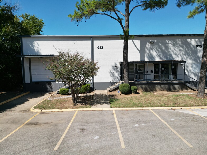 923-935 E Avenue J, Grand Prairie, TX for lease - Building Photo - Image 3 of 3