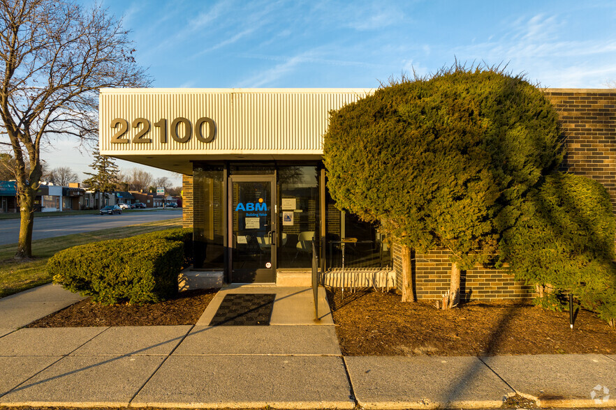 22100 Greater Mack Ave, Saint Clair Shores, MI for sale - Building Photo - Image 2 of 13