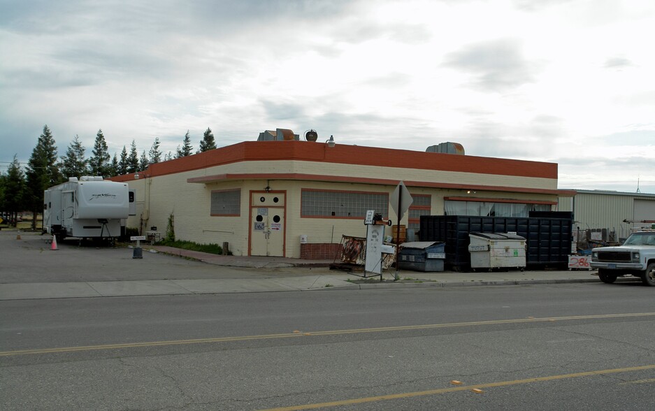 305 S Chowchilla Blvd, Chowchilla, CA for lease - Building Photo - Image 1 of 1