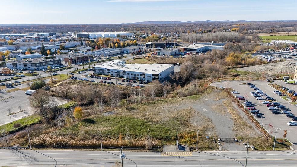 6235 Rue Doris-Lussier, Boisbriand, QC for sale - Building Photo - Image 3 of 9