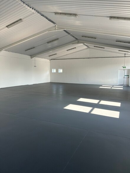 Dominion Way West, Worthing for lease - Building Photo - Image 3 of 8