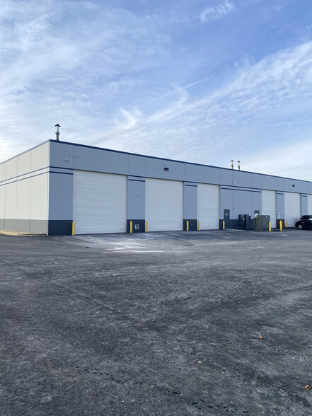 1306-1330 Pierson Dr, Batavia, IL for lease - Building Photo - Image 3 of 6