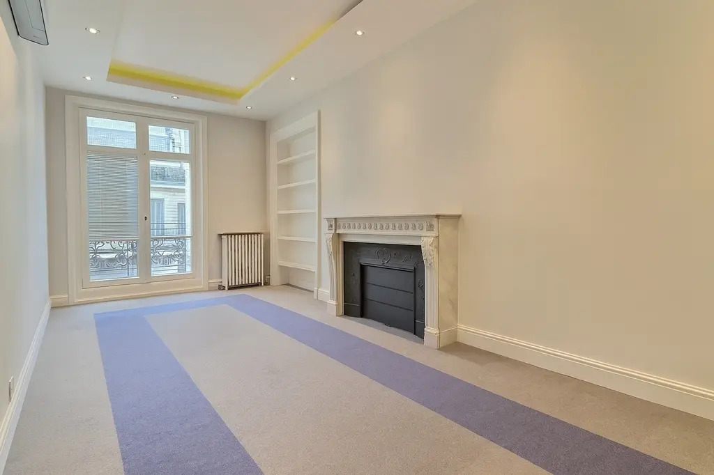 Office in Paris for lease Interior Photo- Image 1 of 11