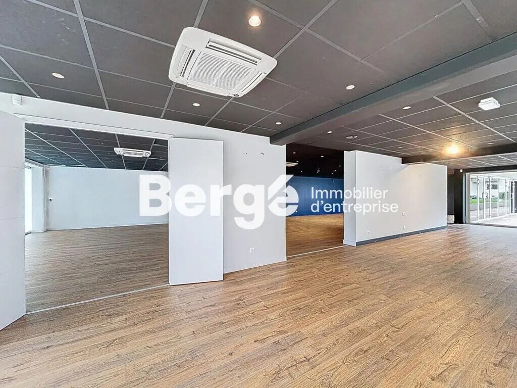 Location Bureaux 400 m² - Photo 1
