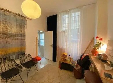 Retail in Paris for lease - Interior Photo - Image 2 of 7