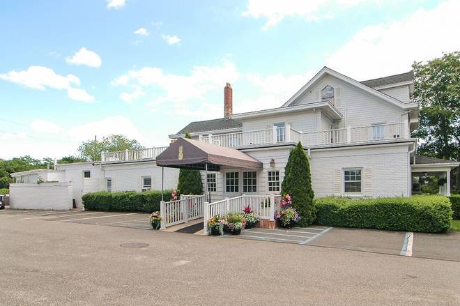 15 Prospect St, Southampton, NY for lease - Building Photo - Image 3 of 29