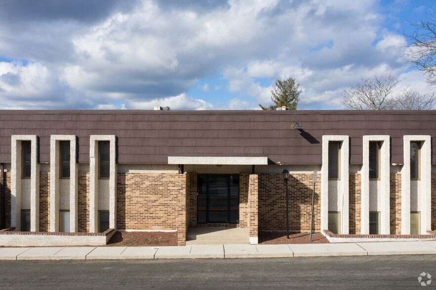 743 Northfield Ave, West Orange, NJ for lease - Building Photo - Image 3 of 3