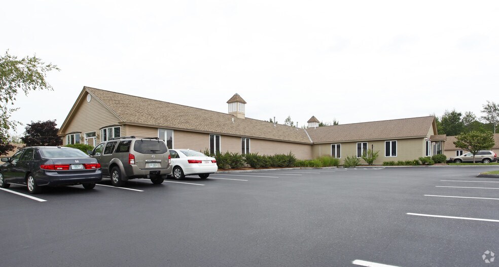 13 Chenell Dr, Concord, NH for sale - Primary Photo - Image 1 of 6