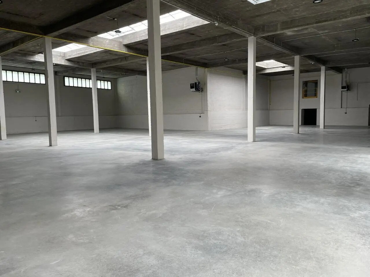 Flex in Montreuil for lease Interior Photo- Image 1 of 14