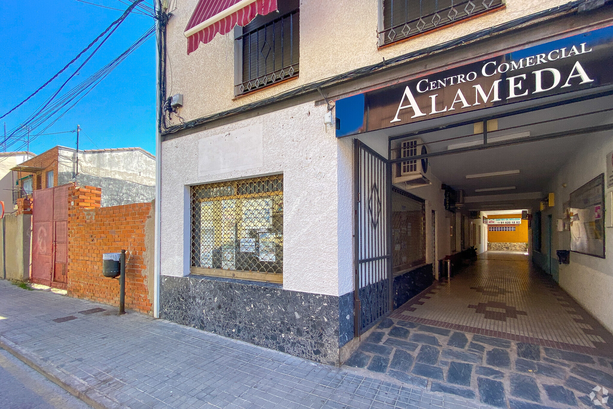 Calle Almendralejos, 4, Fuente el Saz de Jarama, Madrid for sale Primary Photo- Image 1 of 2