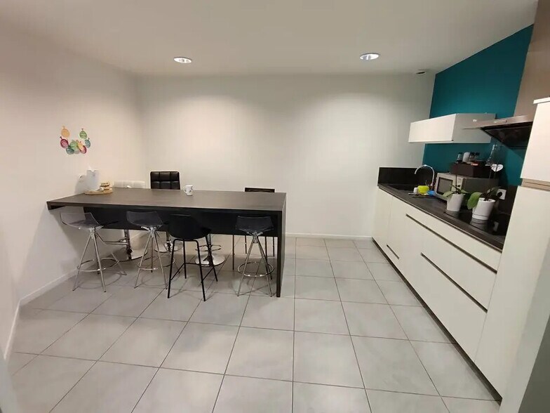 Office in BOURGOIN-JALLIEU for lease - Interior Photo - Image 2 of 5