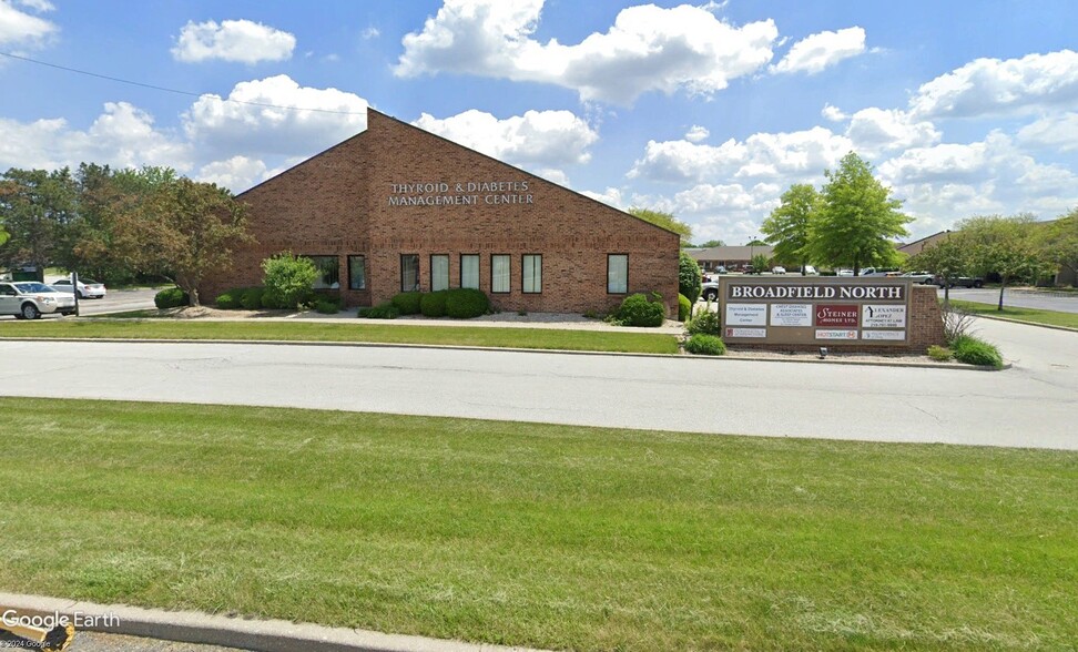 8903-8939 Broadway, Merrillville, IN for lease - Building Photo - Image 2 of 5