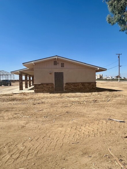 1270 E Riverside St, Shafter, CA for sale - Building Photo - Image 3 of 34