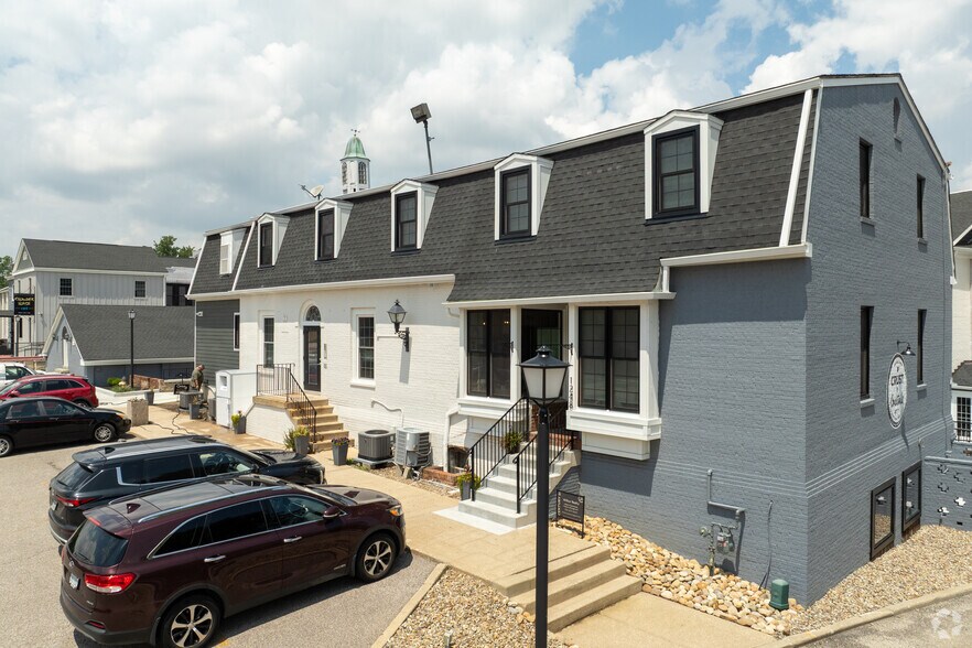 1248 Weathervane Ln, Akron, OH for sale - Primary Photo - Image 1 of 1