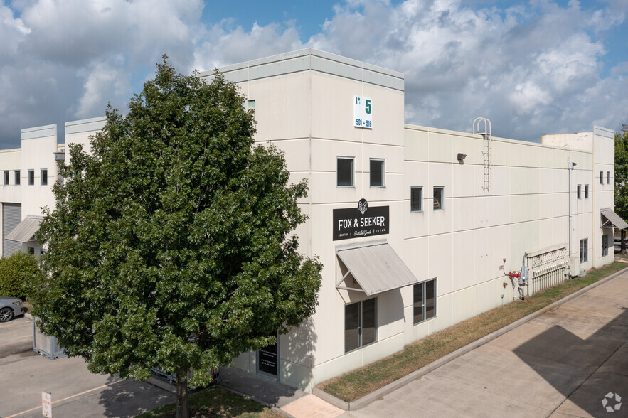 5750 N Sam Houston Pky E, Houston, TX for lease - Building Photo - Image 3 of 6