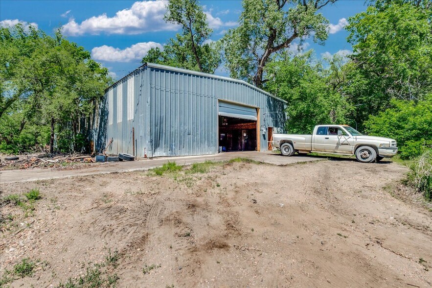 6204 E 4th Ave, Hutchinson, KS for sale - Primary Photo - Image 1 of 1