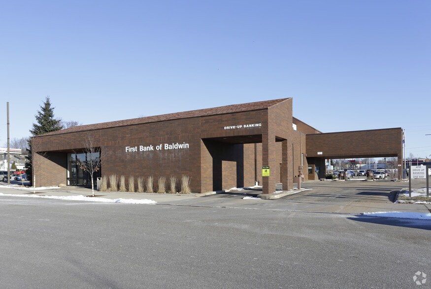 990 Main St, Baldwin, WI for sale - Primary Photo - Image 1 of 1