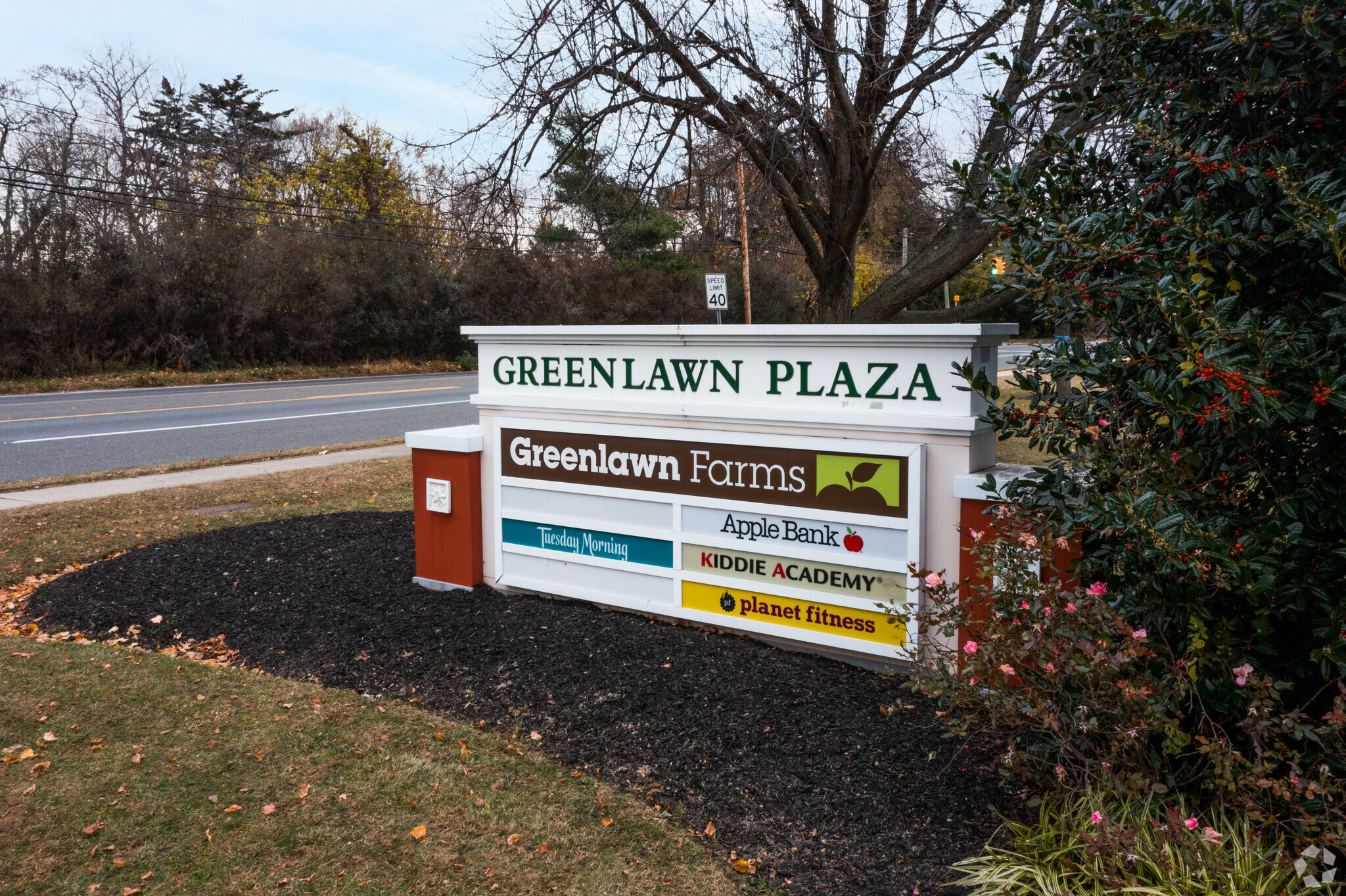 739-777 Pulaski Rd, Huntington, NY 11743 - Greenlawn Plaza | LoopNet