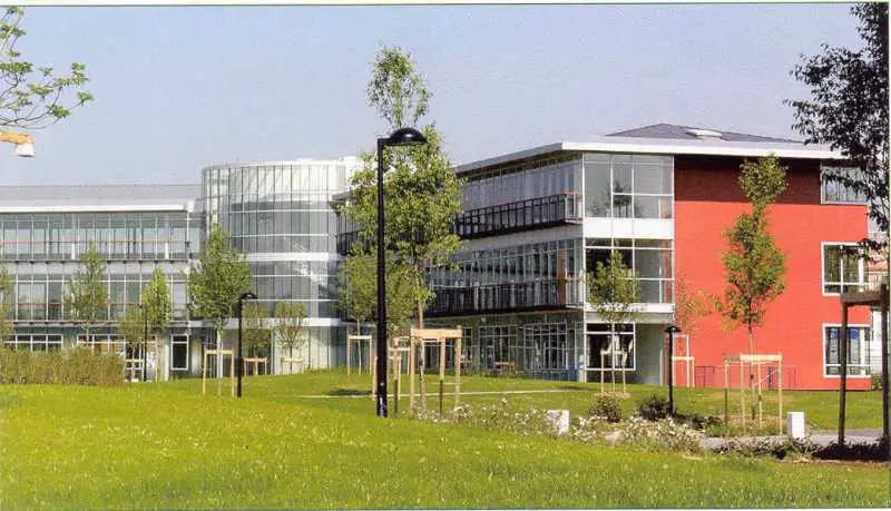 2 Rue René Caudron, Voisins-le-Bretonneux for lease - Building Photo - Image 1 of 8