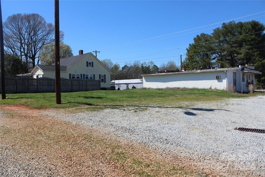 11625 NC-801 Hwy, Mount Ulla, NC for sale - Primary Photo - Image 1 of 5