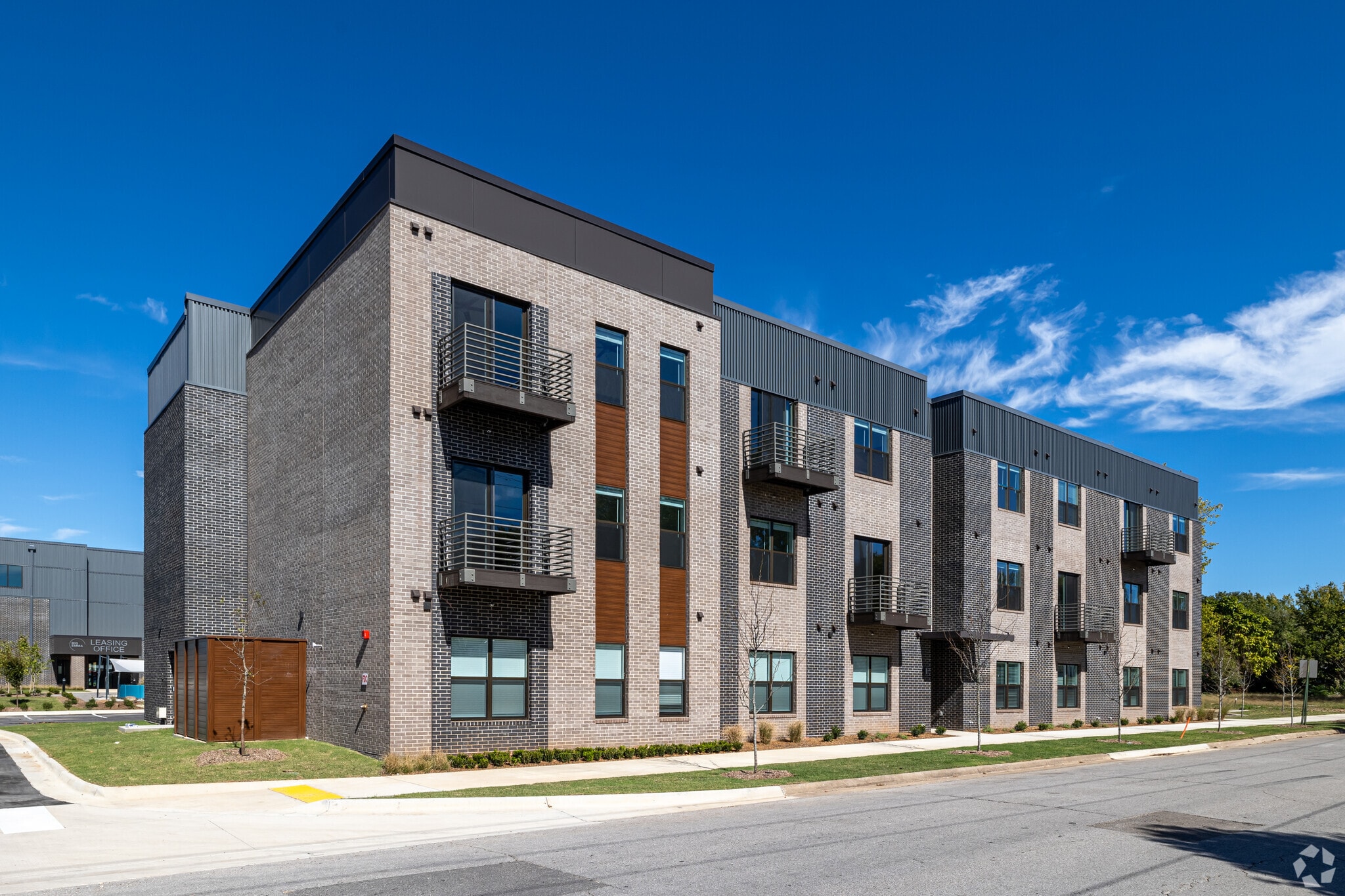 627 Emma ave, Springdale, AR for lease Primary Photo- Image 1 of 28