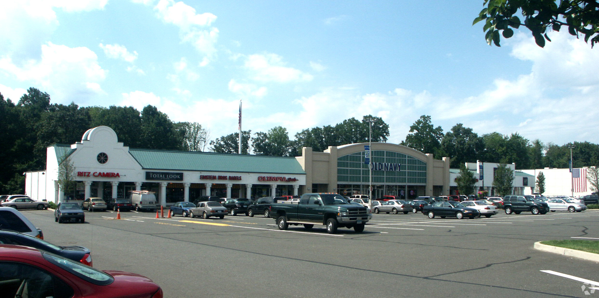 2215 Black Rock Tpke, Fairfield, CT for lease Building Photo- Image 1 of 3